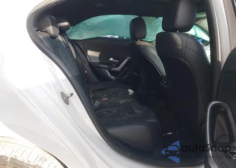 2019 Mercedes-Benz A 220 4Matic z USA, uszkodzony, nr VIN WDD3G4FB9KW024487